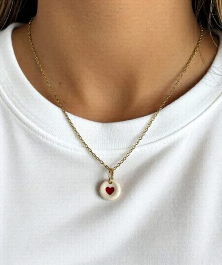 Collana dorata con ciondolo artigianale con cuore